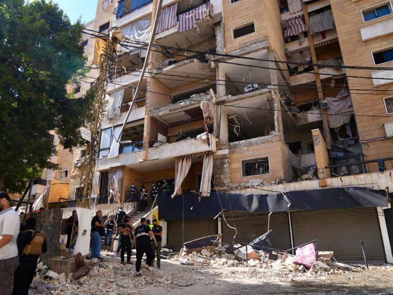Los ataques lanzados por Israel este domingo contra los suburbios meridionales de Beirut, capital de Líbano. Estos suburbios son conocidos como el Dahye y ahí los bombardeos causaron un número indeterminado de heridos, algunas muertes y dos edificios residenciales que fueron alcanzados por las bombas, pese a que el Ejército israelí afirmó que el objetivo era un cuartel general del grupo chií Hizbulá. Aquí las fotos: