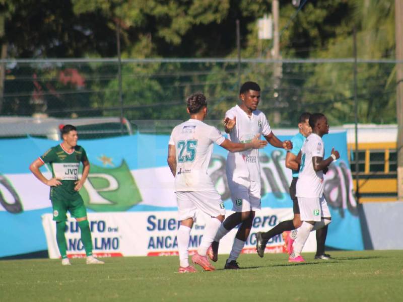 Imágenes del desarrollo del partido.