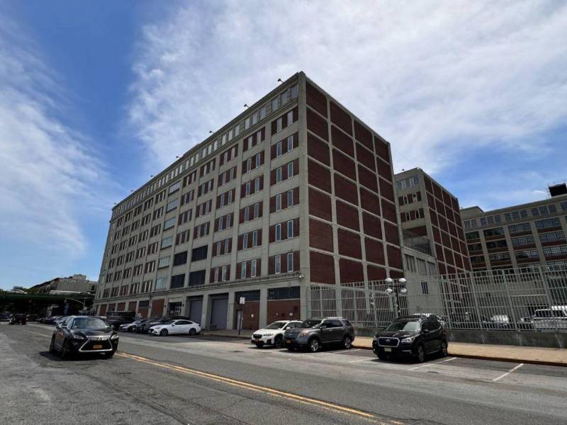 Luigi Mangione permanecerá en el MDC de Brooklyn mientras enfrenta su proceso penal por el asesinato contra Brian Thompson, ejecutivo de UnitedHealthcare.