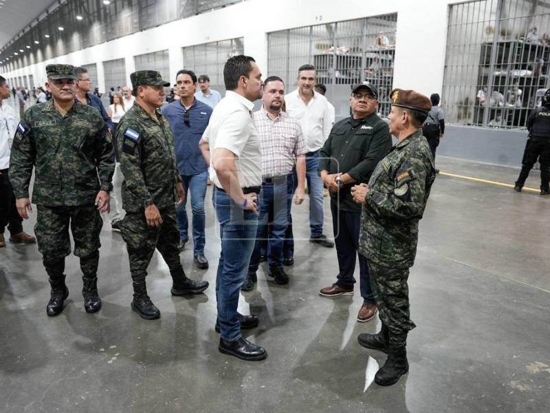 La delegación encabezada por Tomás Zambrano regresó con el compromiso de estudiar las medidas aplicadas en El Salvador y evaluar herramientas legales y recursos para fortalecer las instituciones de seguridad y justicia.