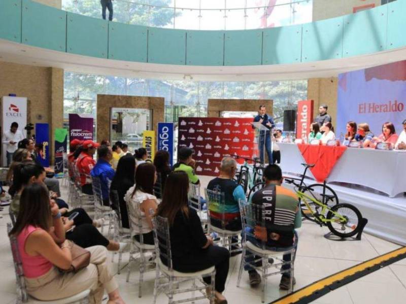 Durante las últimas ediciones de la Vuelta Ciclística, Multiplaza ha sido el escenario ideal para el lanzamiento del evento ciclístico.