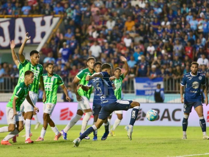 Imágenes del desarrollo del partido.
