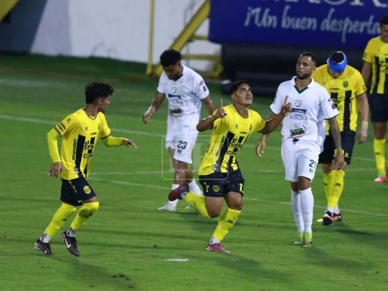 Imágenes del desarrollo del partido.