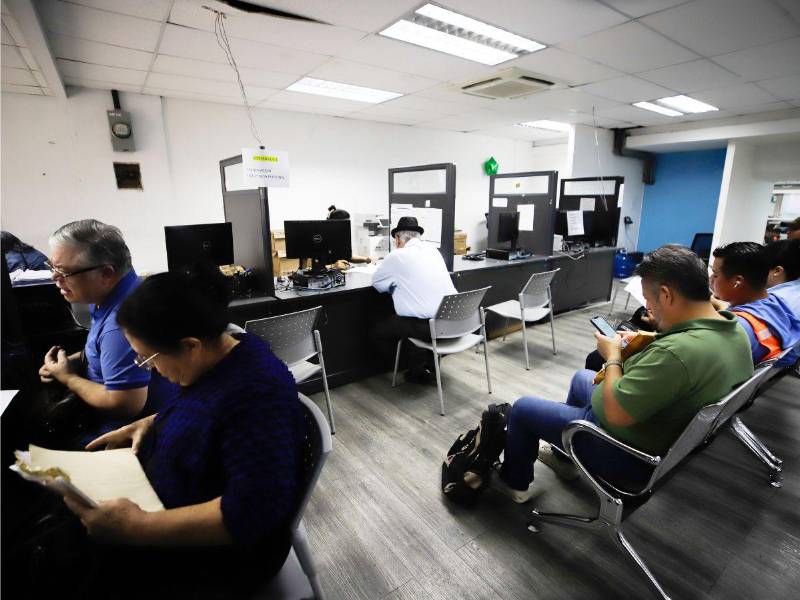 La Alcaldía del Distrito Central ha habilitado puntos de atención en centros comerciales para que las personas y empresas paguen sus impuestos y gestionen permisos de operación.