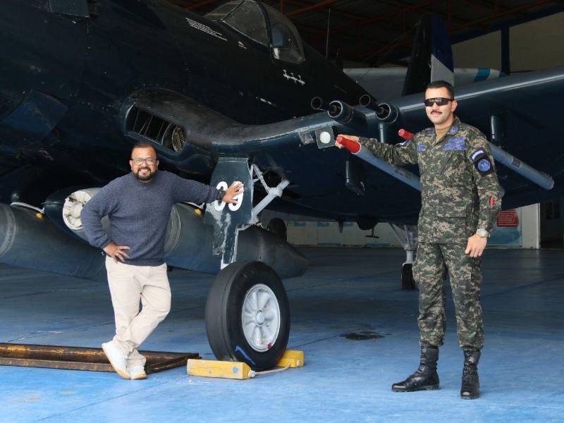 Juan Carlos Ortiz y Fernando Cerna, piloto activo de la Fuerza Aérea Hondureña, interpretan a dos de los personajes principales de la película: Matías Hernández y Fernando Soto Henríquez, respectivamente.