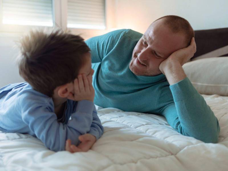 Dialogue directamente con su hijo sobre áreas de mejora en lugar de compararlo con otros.