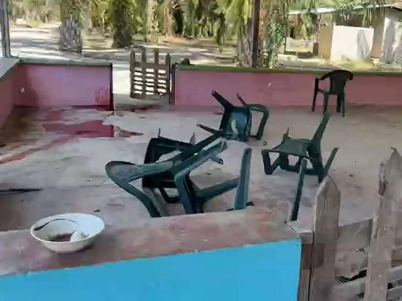 Más de una decena de personas murieron en una masacre registrada en la comunidad de Rigores, Trujillo, Colón, cuando se encontraban reunidas en una iglesia pues acostumbraban orar antes de . Entre 13 y 17 víctimas serían las cifras preliminares luego de que familiares retiraran cuerpos antes del aseguramiento de la escena.