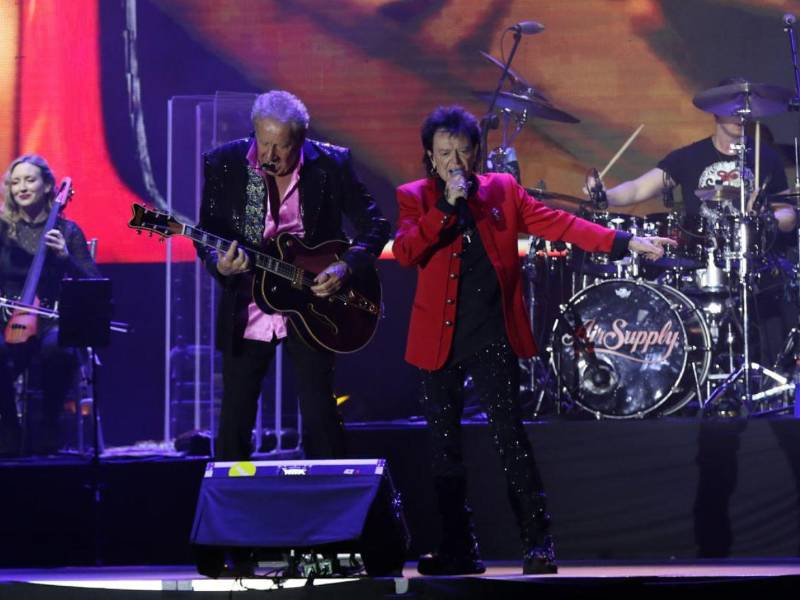 La noche de este sábado 7 de marzo quedó marcada por la nostalgia y el romanticismo que solo un repertorio clásico como el de Air Supply puede provocar.