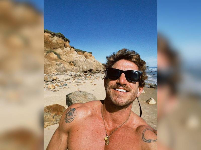 Tras el revuelo causado por unas fotografías donde se les ve caminando abrazados de forma muy afectuosa por la Gran Manzana, la prensa internacional ha puesto este apuesto joven. Aquí todos los detalles.