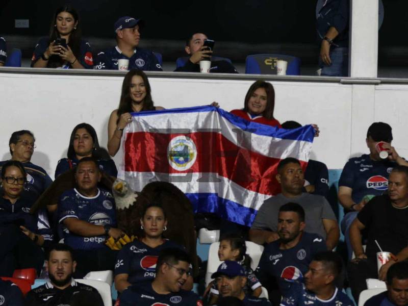 Los aficionados ticos esperan que Alajuelense logre la remontada.