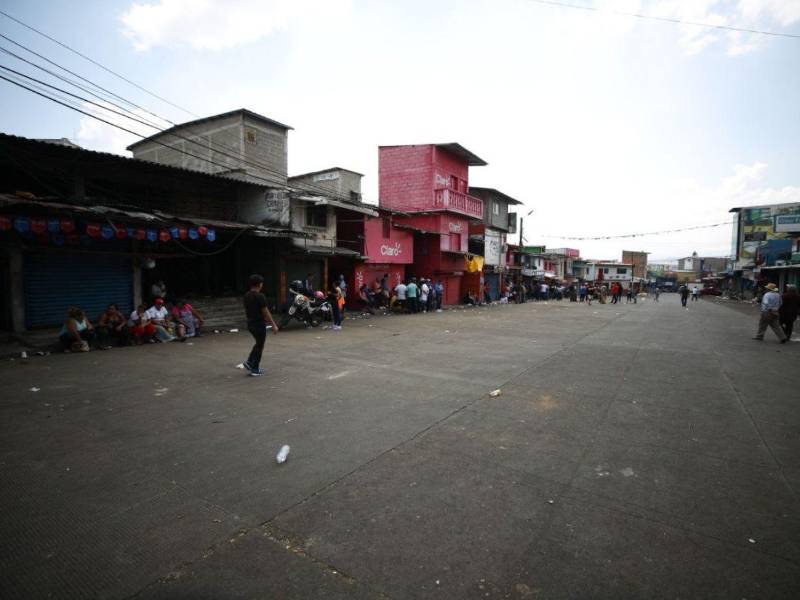 Cuatro horas estuvo cerrado el Zonal Belén por desacuerdos con la Alcaldía Municipal.