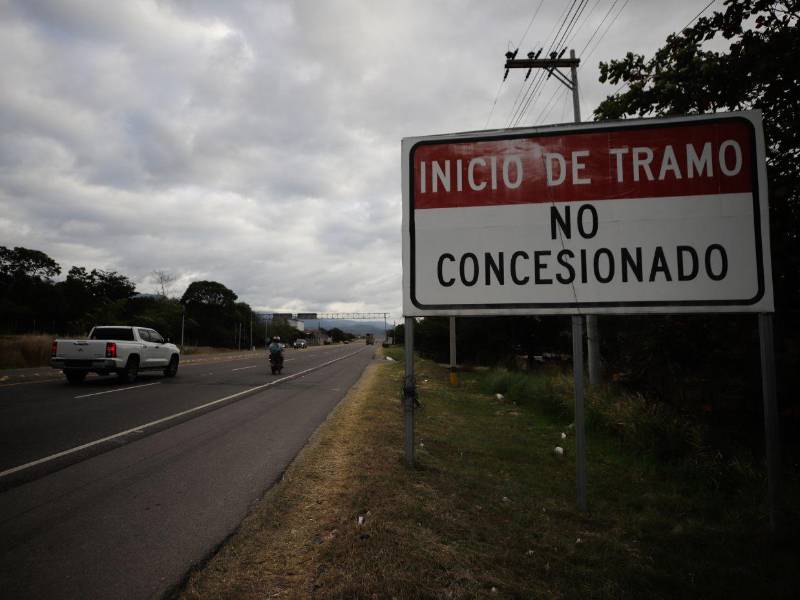 En la carretera CA-5 Norte también hay varios tramos que no han sido entregados a la concesionaria.