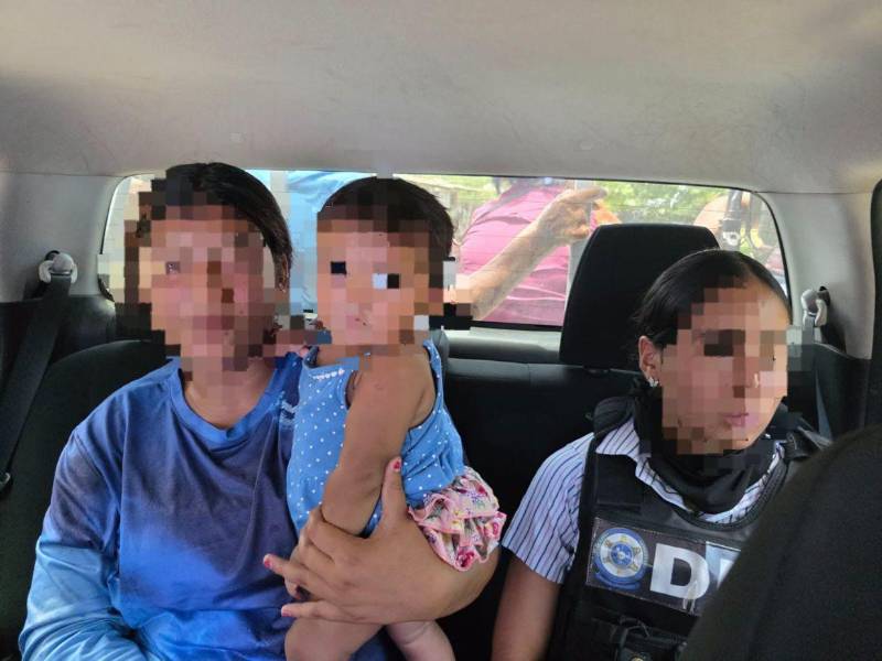 La madre manifestó que se fue a trabajar y dejó a la niña al cuidado de su padre; sin embargo, cuando regresó, no quisieron entregarle a la menor.