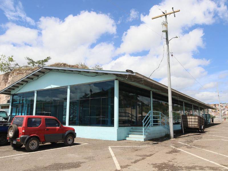 Terminal Perisur registra solo 7.5% de avance tras años de espera.