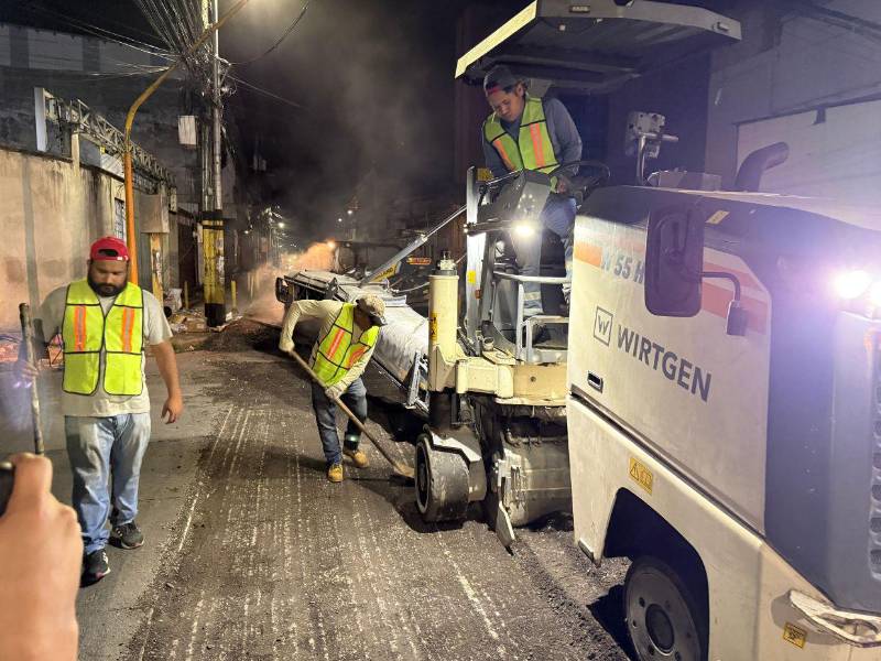 La comuna capitalina explicó que los trabajos de bacheo son realizados en horario nocturno.