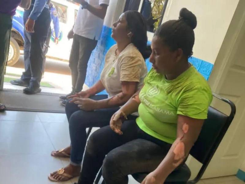 Las jóvenes presentaban heridas graves en los brazos.