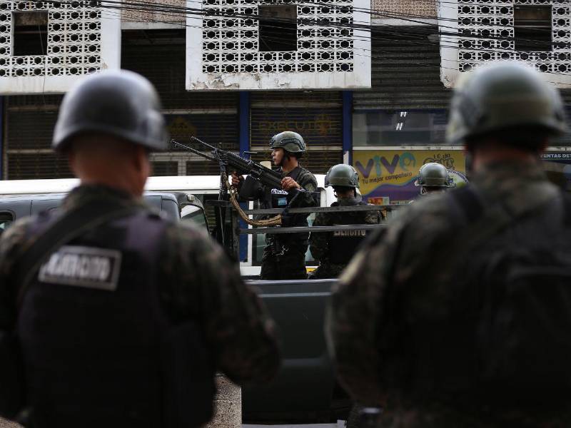 Más de mil efectivos militares fueron destinados para que brinden seguridad durante los próximos diez días en el centro de la capital.