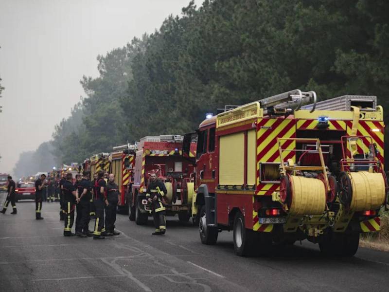Catástrofes. Los incendios forestales han alcanzado magnitúdes inéditas en Francia, con 98,000 hectáreas abrasadas en los que va del año y casi 200,000 evacuados en el sureste del país, la gran mayoría por el fuego en la región de la Gironda.