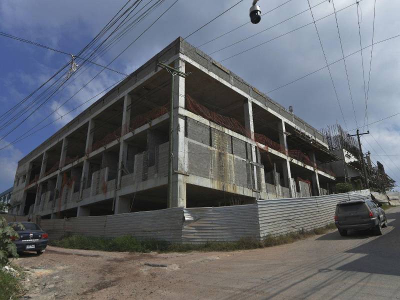 La firma TASH concentra contratos de diseños hospitalarios en Honduras mientras proyectos clave como el Hospital de Santa Rosa de Copán permanecen inconclusos por falta de respuesta de la empresa española.