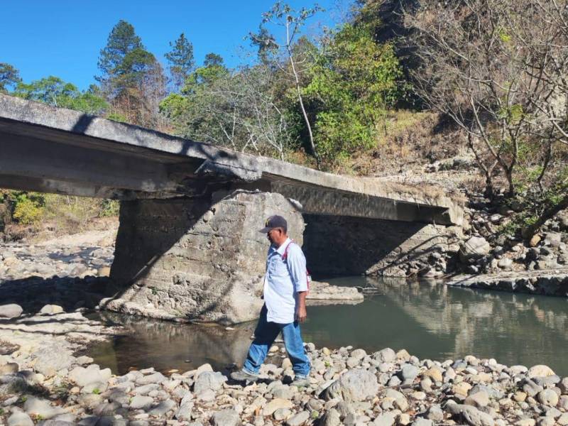 Pobladores señalan que el puente sobre El Pacón ya muestra fallas estructurales y temen quedar incomunicados en temporada de lluvias.