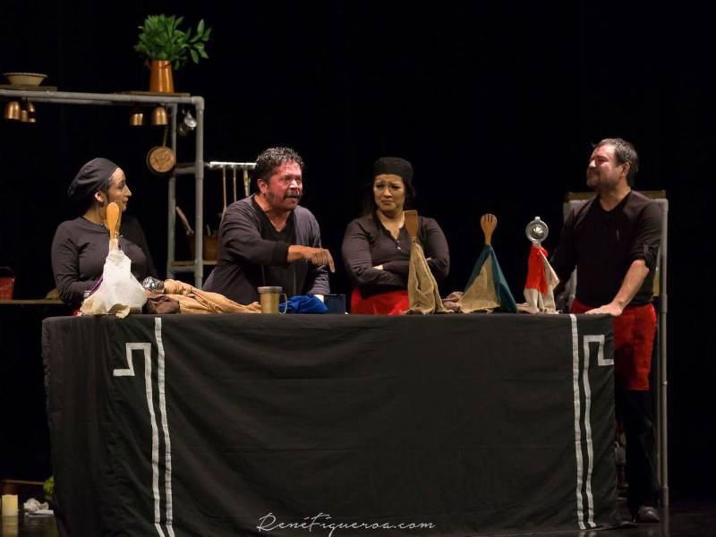 Danilo, junto a sus compañeros y amigos del Grupo Teatral Bambú.