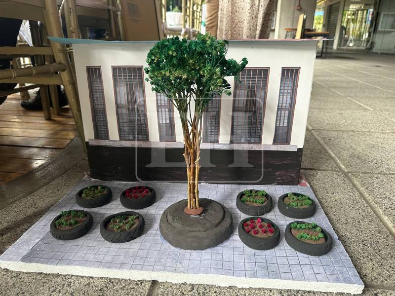 Los alumnos de las escuelas participantes imprimieron su creatividad en la Feria del Reciclaje.