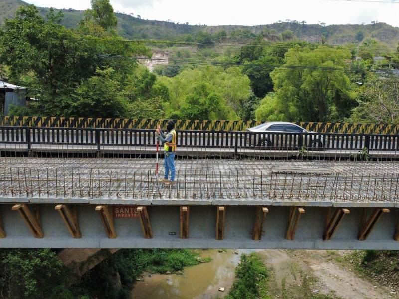 El puente Germania avanza hacia su conclusión con 60% de ejecución, mientras la Alcaldía prevé entregar la obra a finales de septiembre o inicios de octubre.