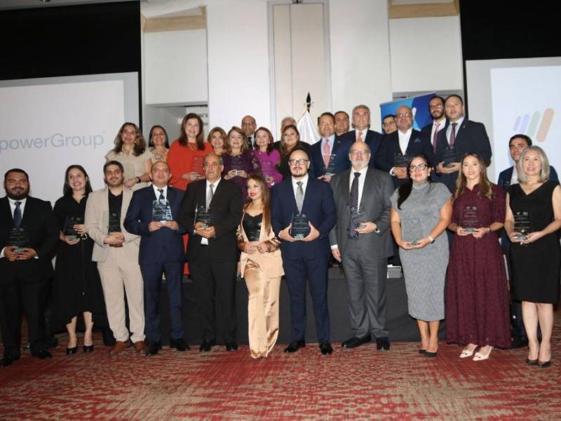 Un grupo de empresario llegaron hasta la capital hondureña para ser reconocidos por su liderazgo y dedicación por Honduras.