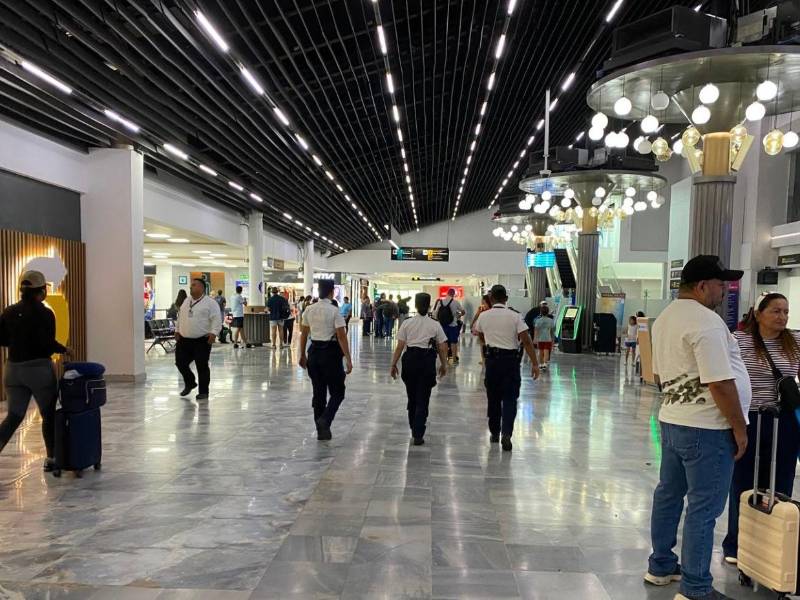 Los miembros de la División de la Policía Turística mantienen presencia en el aeropuerto Ramón Villeda Morales de La Lima y en principales ejes carreteros del Valle de Sula.