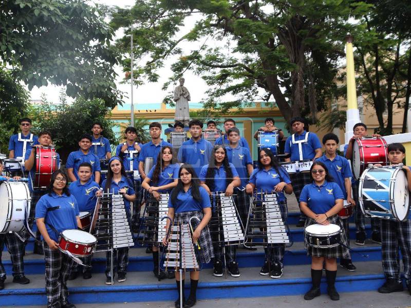 Ellos son los chicos que conforman la banda del Instituto Vuelo de Águila, quienes alistan un espectáculo de lujo para el 15 de septiembre.