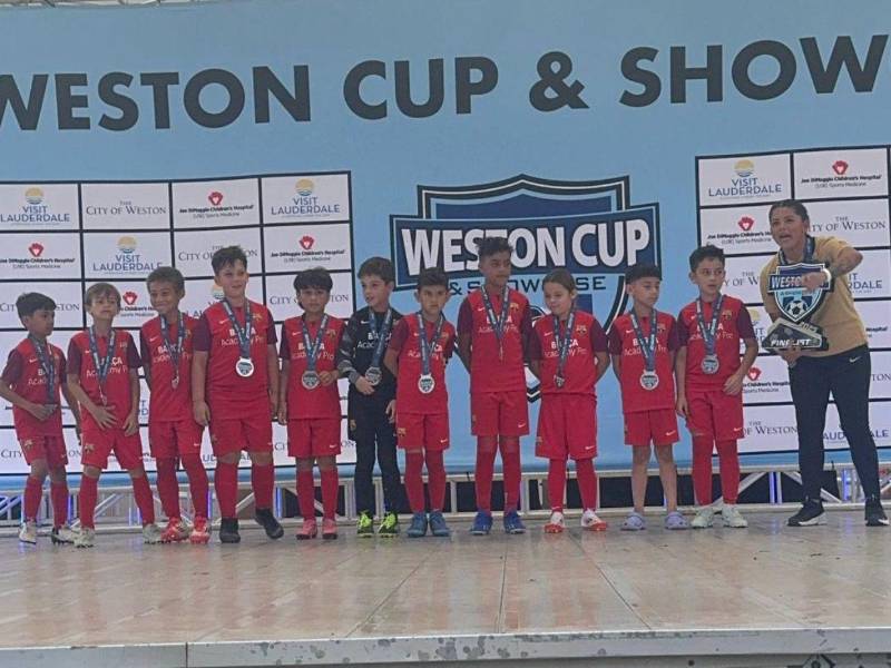 Con medallas y un galardón fueron reconocidos Esdras López González y sus compañeros por clasificar a la final de la Weston Cup en categoría U-9.