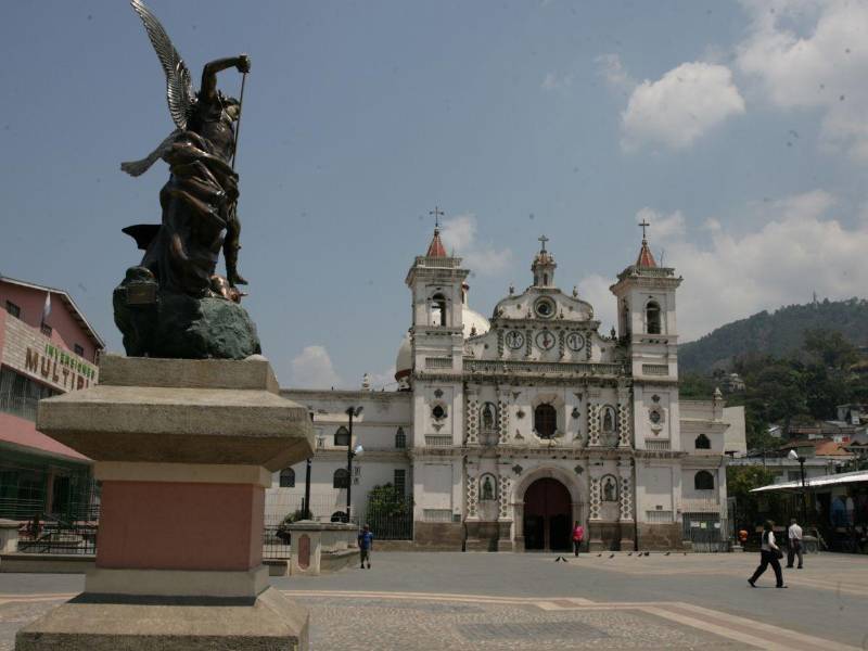 Las iglesias Los Dolores, San Francisco y La Merced, así como la Catedral de San Miguel Arcángel, son espacios que debería conocer.