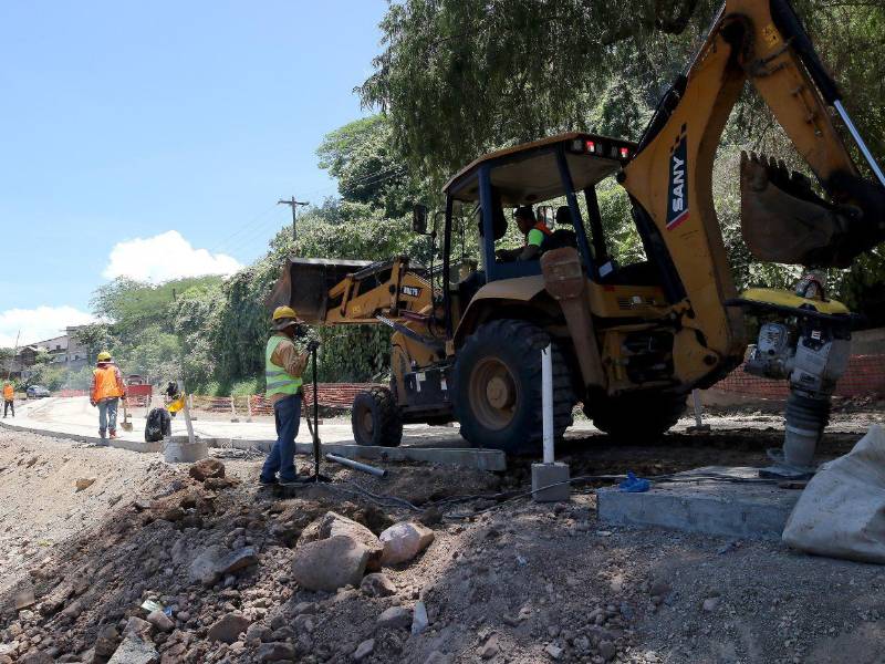 La construcción en el margen del río Choluteca busca reducir riesgos de deslizamientos en más de 16 comunidades del norte capitalino.