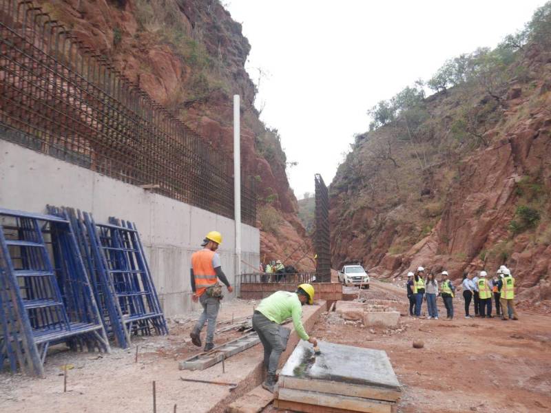 Tras más de un año paralizada, la represa San José fue reactivada y ya alcanza un 43%, beneficiando a colonias con histórico desabastecimiento.