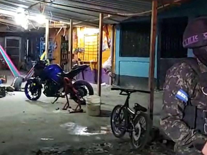 El último hecho múltiple se registró en la colonia Saturno de San Pedro Sula, donde tres jóvenes fueron acribillados en el interior de un taller de motos.
