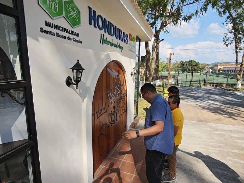 Como parte de su compromiso el joven involucrado deberá dejar todo como estaba antes de hacerle grafiti.