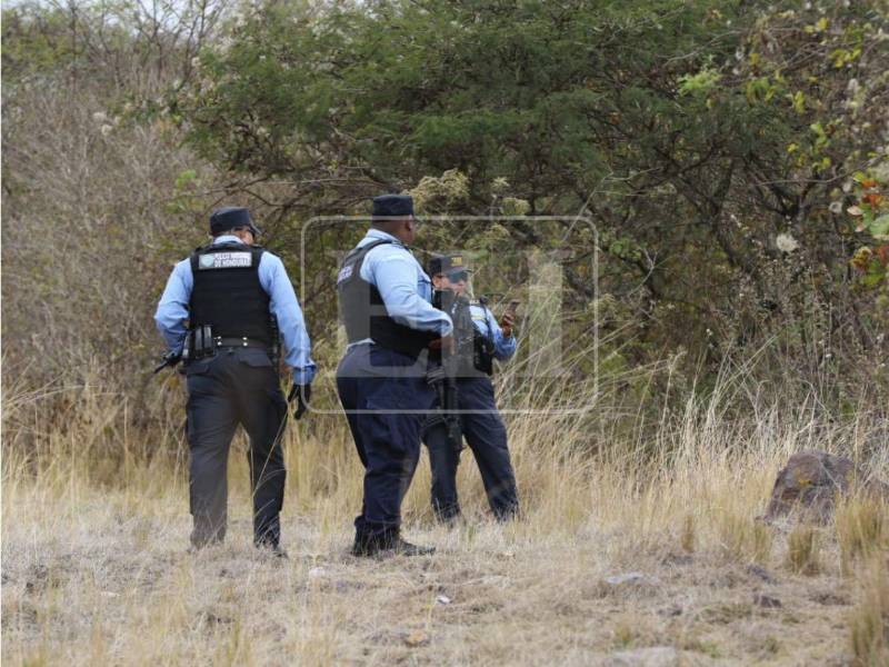 La mañana de este martes -31 de marzo- fue encontrado el cuerpo sin vida de un joven en la aldea Guasculile en la salida a Olancho. Aquí lo que se sabe de este caso: