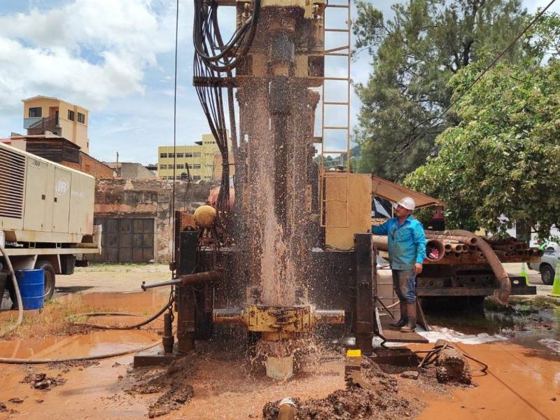 Las autoridades municipales advierten que, si las fuentes habilitadas no son suficientes, podrían recurrir a los pozos privados existentes en la capital.