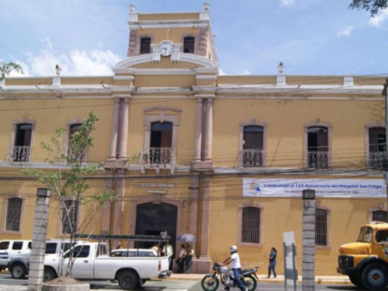 Algunos pacientes relataron que en menos de un año les han cancelado al menos dos veces la cirugía porque no cuentan con pinzas de diferentes tamaños.