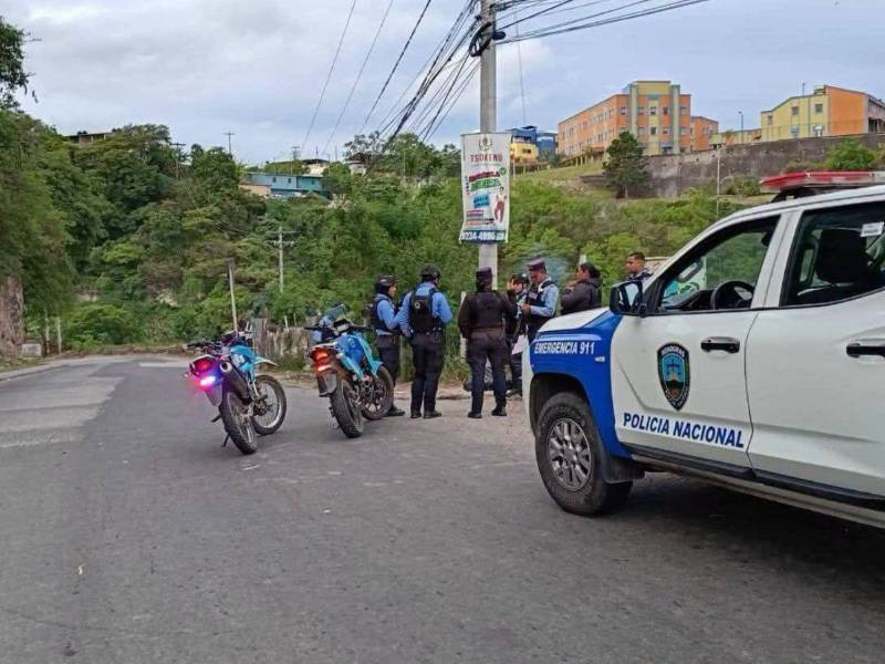 El cuerpo de una persona, cuya identidad aún se desconoce, fue encontrado dentro de una bolsa negra en la calle principal de la colonia Nueva Suyapa.