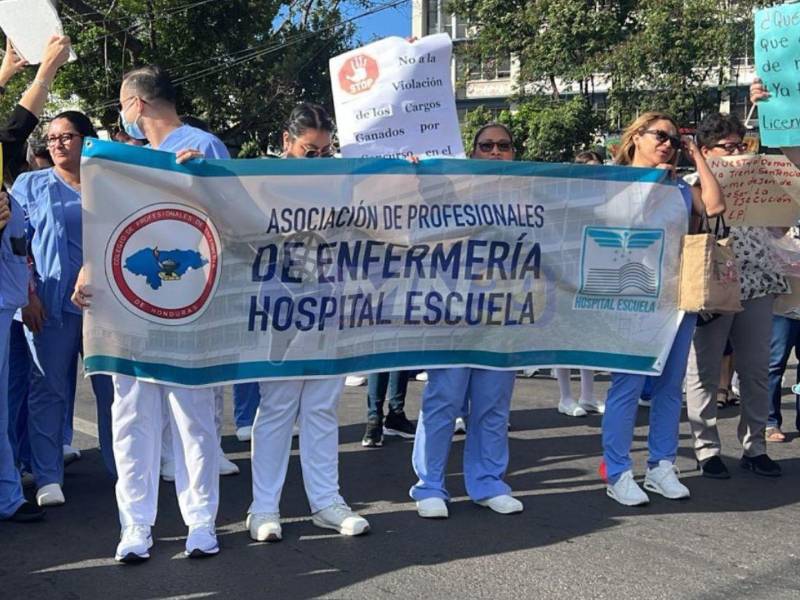 Son al menos 82 enfermeras profesionales las que fueron despedidas y el gremio busca que sean reintegradas.