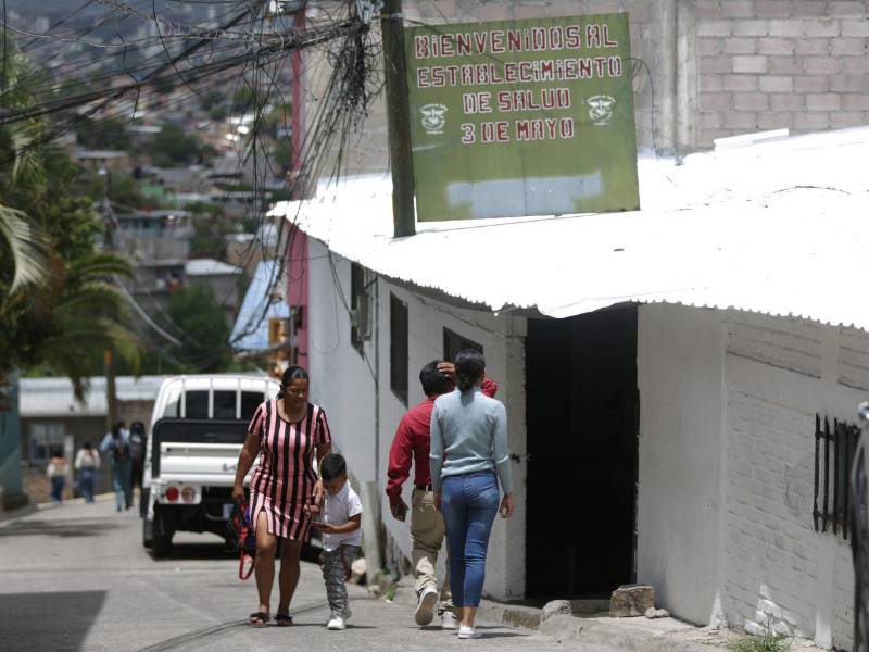 Colectivos y pacientes cuestionan la destitución de la directora del centro 3 de Mayo, tras hacerse público que en el establecimiento había medicamentos vencidos desde 2024.