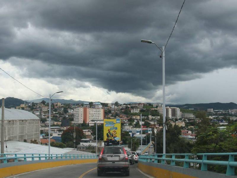 Las condiciones lluviosas continuarán en Honduras en los próximos días debido a la influencia de humedad del Pacífico y el Caribe.