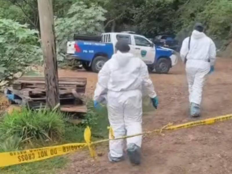 El cuerpo de la víctima, aún no identificada, fue trasladado hacia la morgue capitalina.