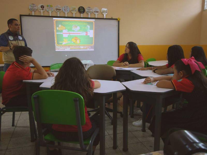 Durante la primera capacitación los estudiantes aprendieron sobre la correcta separación de residuos y el valor de las tres R: Reducir, reutilizar y reciclar.