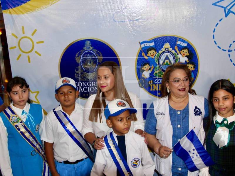 El Poder Legislativo recibió este sábado 24 de octubre a los 128 diputados infantiles que representarán a los 18 departamentos de Honduras en la XXIX edición del Congreso Infantil 2026, una iniciativa que busca promover el liderazgo, la participación y la inclusión de la niñez hondureña.