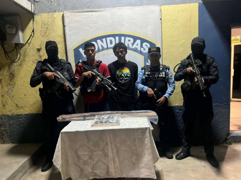 Carlos Daniel Palma Murillo, custodiado por varios agentes de la Policía Nacional.