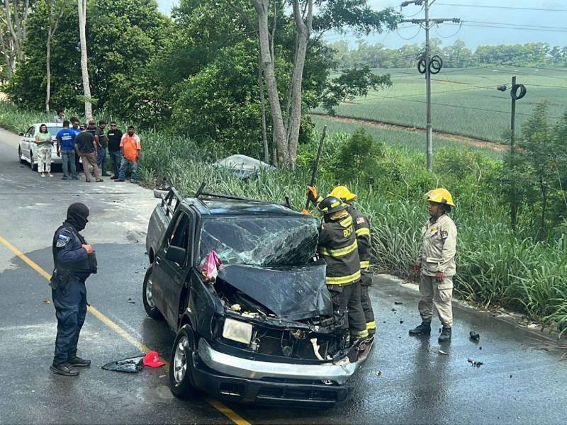 Uno de los fallecidos quedó atrapado en los amasijos de hierro.