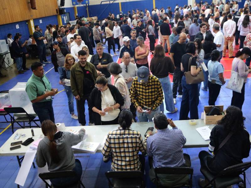 Durante más de 48 horas ha estado paralizado el conteo de votos, lo que genera incertidumbre en la población.
