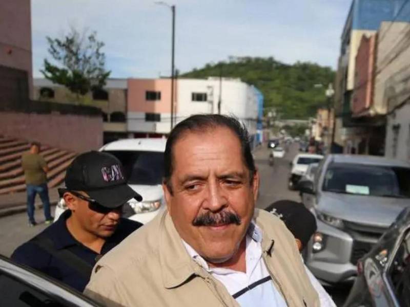 Carlos Zelaya no podrá rendir declaración en el caso de Sedesol debido a que enfrenta un tratamiento con cáncer de pulmón en una etapa avanzada. Además de la quimioterapia, el exdiputado es sometido también a monoterapia, un tratamiento médico que consiste en utilizar <b>un solo medicamento</b> para tratar una enfermedad específica, estrategia que sigue Carlos Zelaya para enfrentar el cáncer de pulmón, de acuerdo al doctor Mario Noé Villafranca.